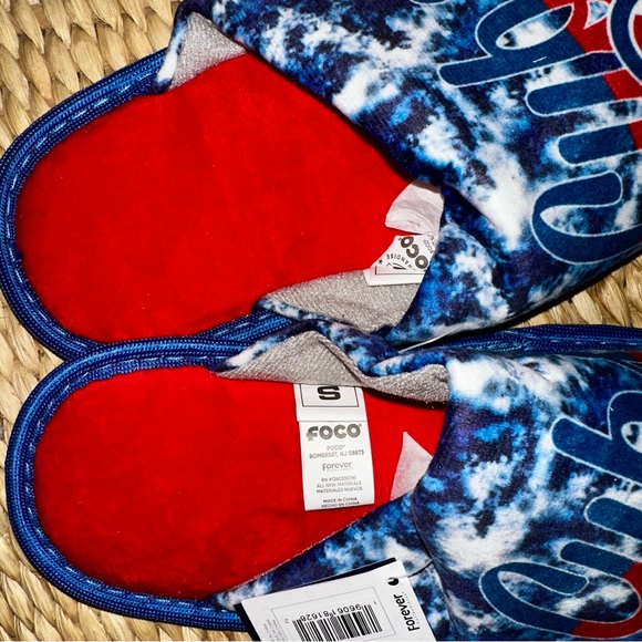 Women’s Chicago cubs, slippers size XS, NWT - Picture 2 of 2